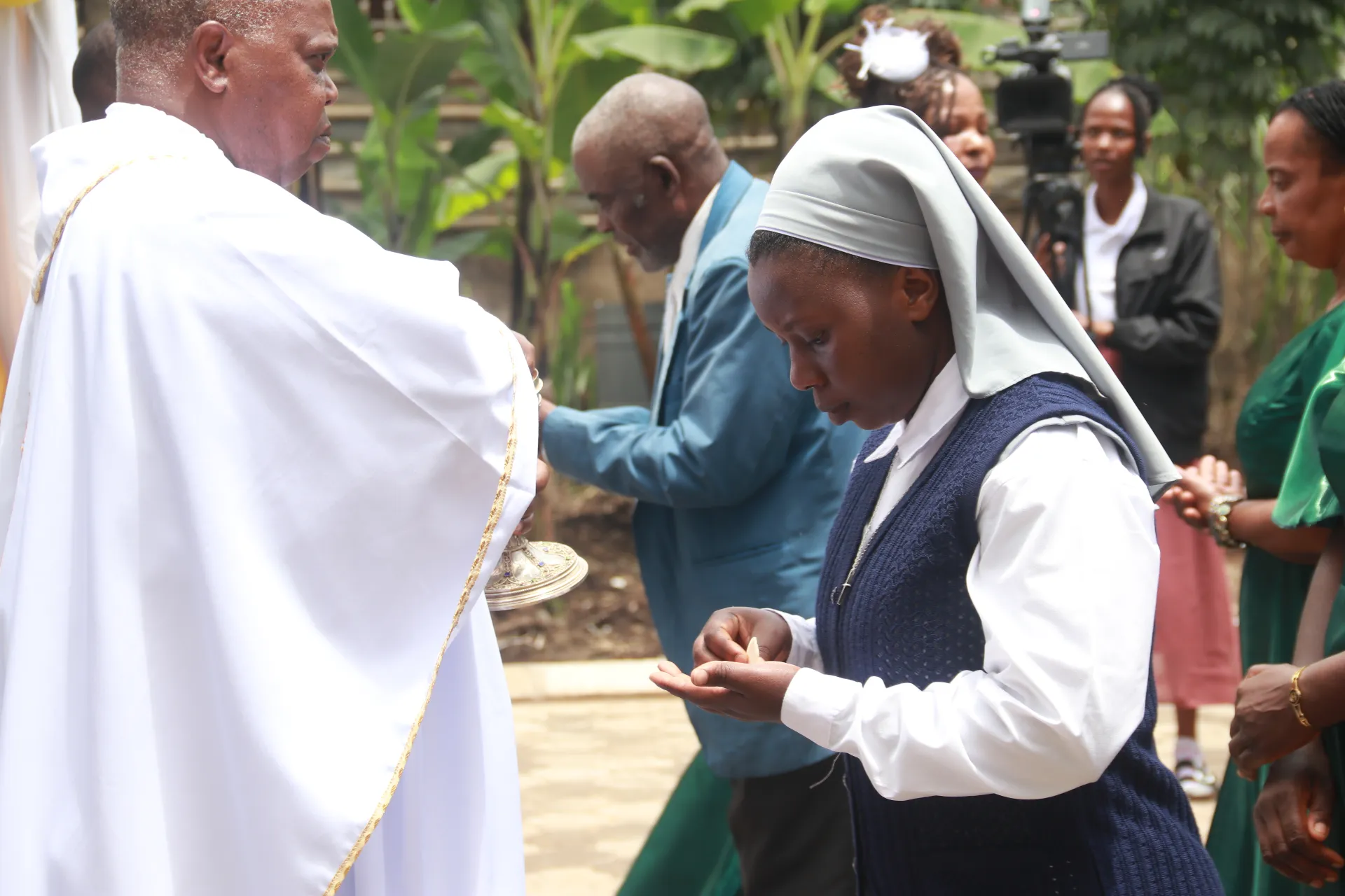 Serving God through Prayer, Community and Apostolic Mission