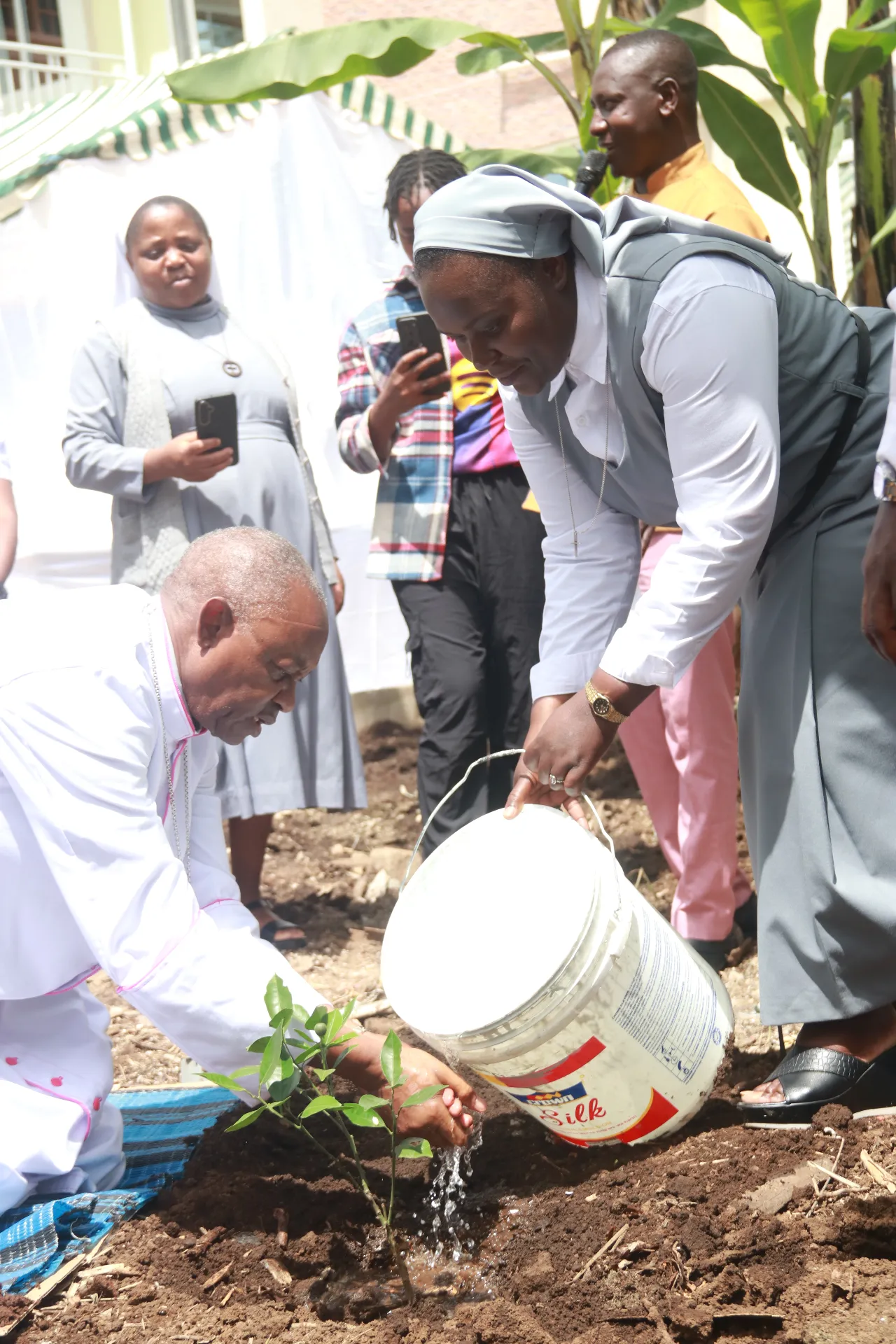 Serving God through Prayer, Community and Apostolic Mission